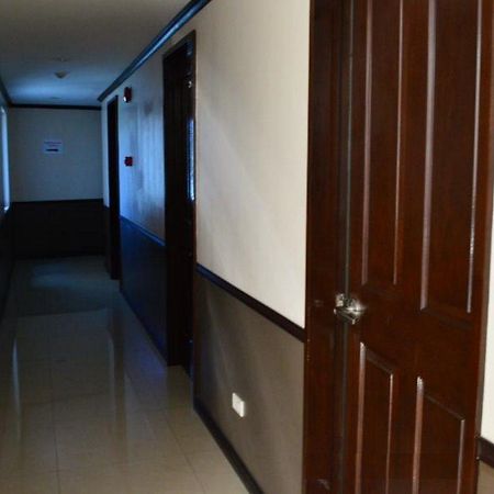 Cebu Fiesta Business Suites Екстер'єр фото